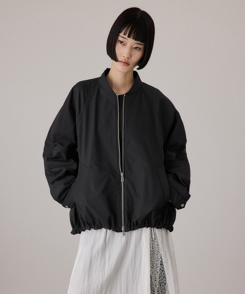 ADAM ET ROPE'(アダムエロペ)の「【サステナブル】グランウォームシルエットブルゾン/撥水(ブルゾン・レディース・ホワイト系その他5/ブラック・FREE)」の8枚目の写真