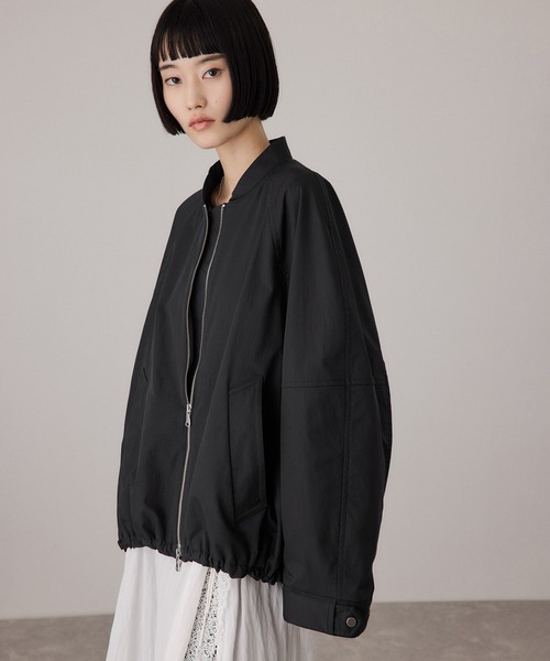 ADAM ET ROPE'(アダムエロペ)の「【サステナブル】グランウォームシルエットブルゾン/撥水(ブルゾン・レディース・ホワイト系その他5/ブラック・FREE)」の9枚目の写真