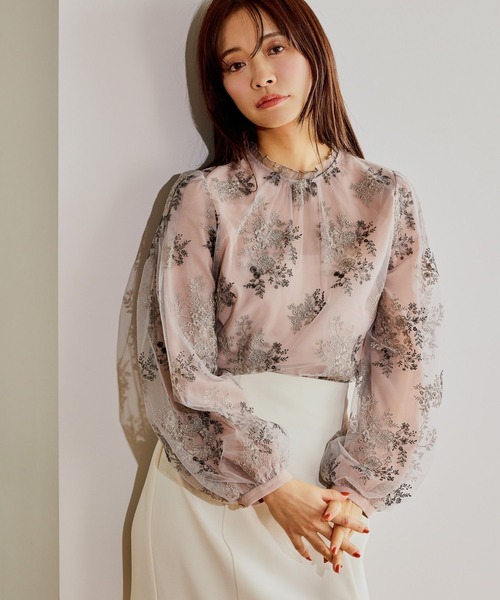 mysty woman(ミスティウーマン)の「フローラルラメ刺繍ブラウス 638990(シャツ/ブラウス・レディース・ピンク/ブルー/アイボリー/ブラック・FREE)」の4枚目の写真