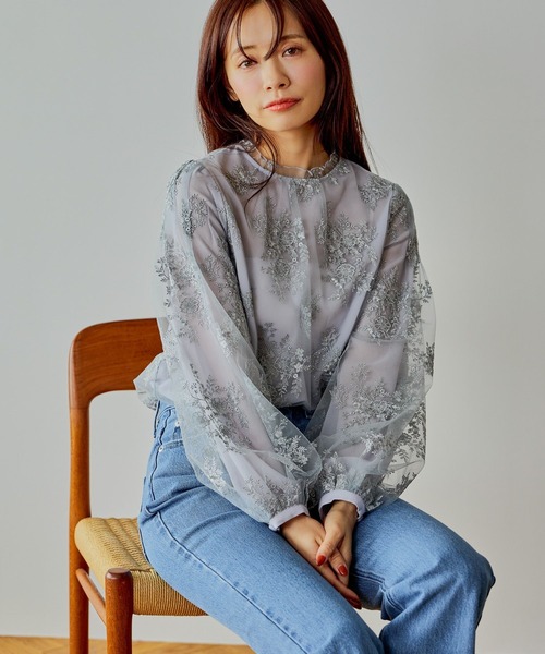 mysty woman(ミスティウーマン)の「フローラルラメ刺繍ブラウス 638990(シャツ/ブラウス・レディース・ピンク/ブルー/アイボリー/ブラック・FREE)」の1枚目の写真