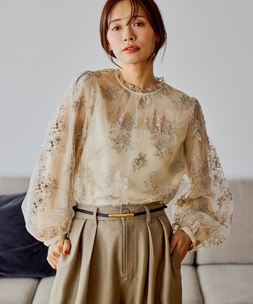 mysty woman(ミスティウーマン)の「フローラルラメ刺繍ブラウス 638990(シャツ/ブラウス・レディース・ピンク/ブルー/アイボリー/ブラック・FREE)」の2枚目の写真