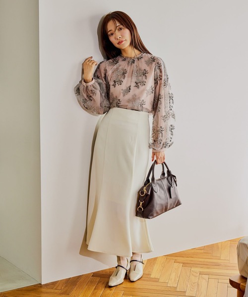 mysty woman(ミスティウーマン)の「フローラルラメ刺繍ブラウス 638990(シャツ/ブラウス・レディース・ピンク/ブルー/アイボリー/ブラック・FREE)」の6枚目の写真