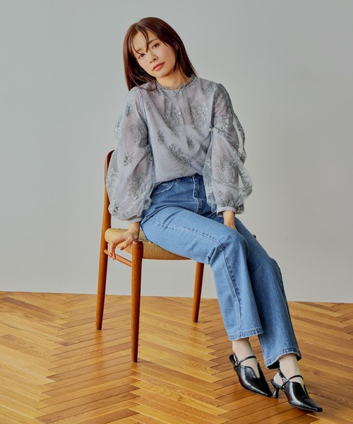 mysty woman(ミスティウーマン)の「フローラルラメ刺繍ブラウス 638990(シャツ/ブラウス・レディース・ピンク/ブルー/アイボリー/ブラック・FREE)」の8枚目の写真