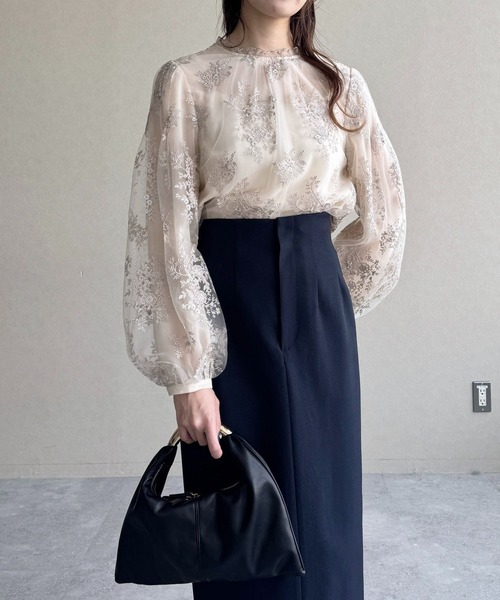 mysty woman(ミスティウーマン)の「フローラルラメ刺繍ブラウス 638990(シャツ/ブラウス・レディース・ピンク/ブルー/アイボリー/ブラック・FREE)」の14枚目の写真