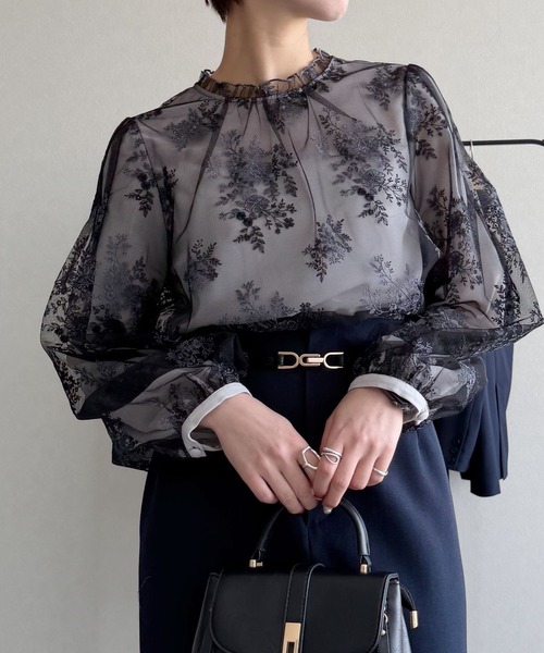 mysty woman(ミスティウーマン)の「フローラルラメ刺繍ブラウス 638990(シャツ/ブラウス・レディース・ピンク/ブルー/アイボリー/ブラック・FREE)」の17枚目の写真