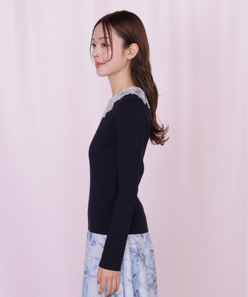 JILL by JILL STUART(ジルバイジルスチュアート)の「レース襟コンパクトリブニット(ニット/セーター・レディース・ネイビー/ブラック/ホワイト・FREE)」の4枚目の写真