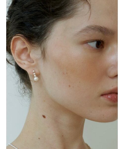 LOVE ME MONSTER（ラブミーモンスター）の「Hematite & Pearl Stick Earrings（ピアス（両耳用）・レディース・シルバー・FREE）」の2枚目の写真