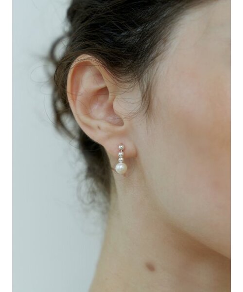 LOVE ME MONSTER（ラブミーモンスター）の「Hematite & Pearl Stick Earrings（ピアス（両耳用）・レディース・シルバー・FREE）」の3枚目の写真