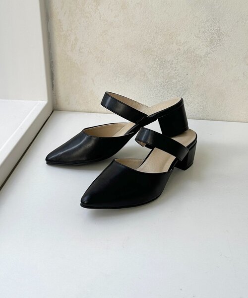 Thevon(ゼボン)の「ベルトミュール(パンプス・レディース・ブラック/ダークブラウン・M/L)」の1枚目の写真