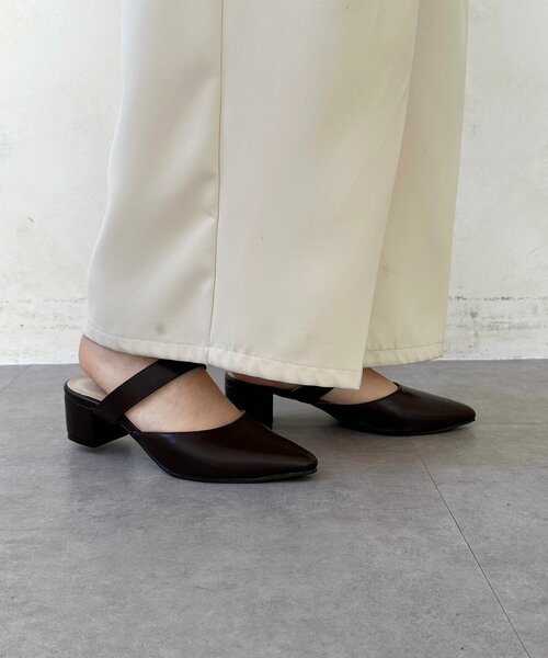 Thevon(ゼボン)の「ベルトミュール(パンプス・レディース・ブラック/ダークブラウン・M/L)」の15枚目の写真