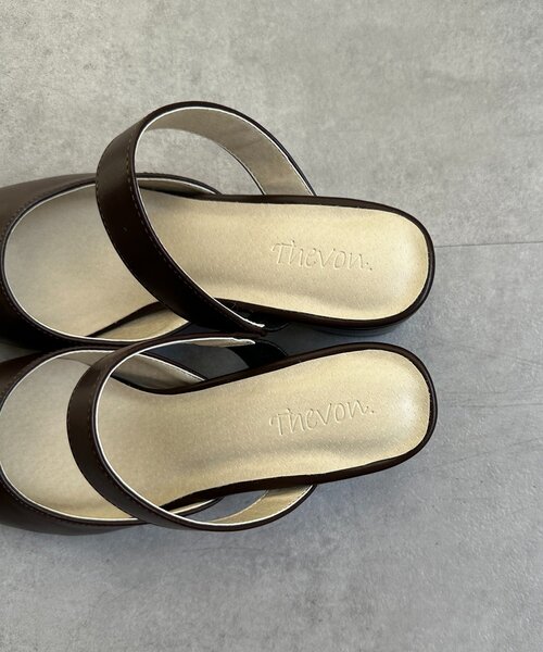 Thevon(ゼボン)の「ベルトミュール(パンプス・レディース・ブラック/ダークブラウン・M/L)」の19枚目の写真