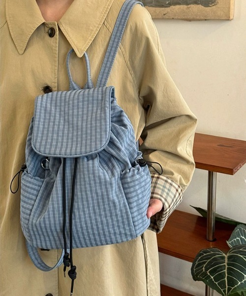 Teem Store(チームストア)の「【A4サイズ対応】サイドポケットチェック柄フラップリュック(バックパック/リュック・レディース・ブルー/ブラック/ホワイト・F)」の16枚目の写真