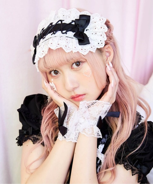 BODYLINE(ボディライン)の「カットレースのレースアップリボンヘッドドレス(その他ヘアアクセサリー・レディース・ピンク/ブラック×ホワイト/オフホワイト/ブラック×ブラック/サックスブルー/ブラック×レッド・FREE)」の2枚目の写真