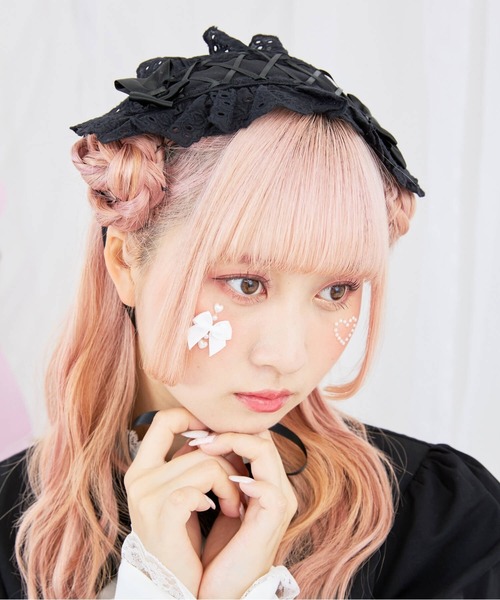 BODYLINE(ボディライン)の「カットレースのレースアップリボンヘッドドレス(その他ヘアアクセサリー・レディース・ピンク/ブラック×ホワイト/オフホワイト/ブラック×ブラック/サックスブルー/ブラック×レッド・FREE)」の3枚目の写真