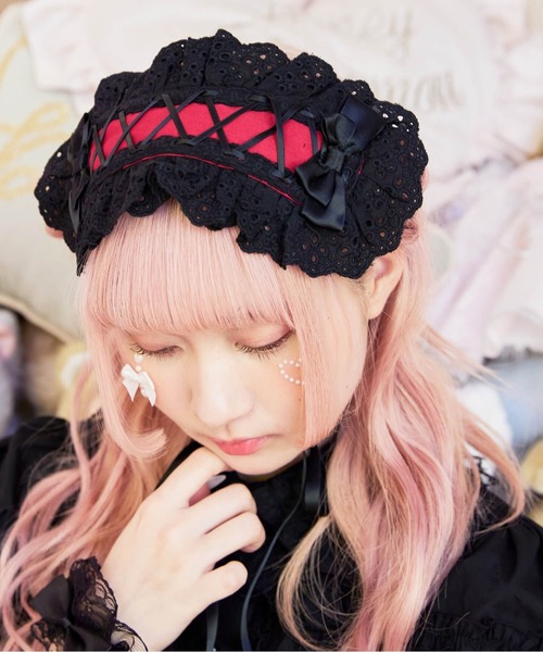 BODYLINE(ボディライン)の「カットレースのレースアップリボンヘッドドレス(その他ヘアアクセサリー・レディース・ピンク/ブラック×ホワイト/オフホワイト/ブラック×ブラック/サックスブルー/ブラック×レッド・FREE)」の17枚目の写真