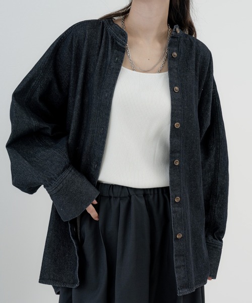 refinedworks（リファインドワークス）の「【refinedworks】コクーン型 が目を惹く デニムシャツチュニック（シャツ/ブラウス・レディース・グレー/ブルー/サックスブルー・FREE）」の2枚目の写真
