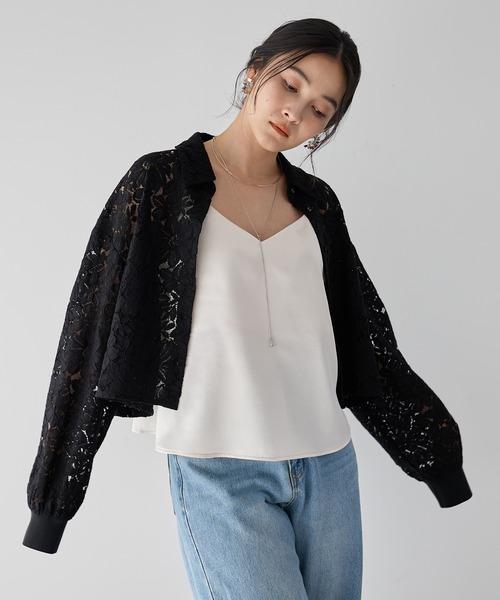 Editt by YECCA VECCA(エディットバイイェッカヴェッカ)の「【2点SET】キャミレイヤードレースシャツ(シャツ/ブラウス・レディース・オフホワイト/ブルー/ブラック・FREE)」の1枚目の写真