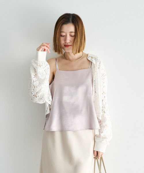 Editt by YECCA VECCA(エディットバイイェッカヴェッカ)の「【2点SET】キャミレイヤードレースシャツ(シャツ/ブラウス・レディース・オフホワイト/ブルー/ブラック・FREE)」の8枚目の写真