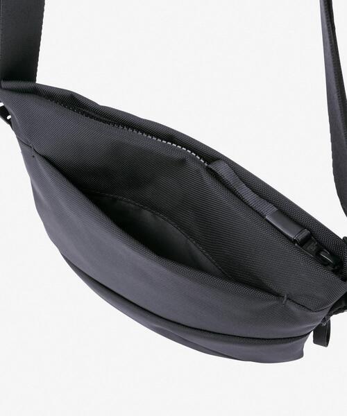 THE NORTH FACE（ザノースフェイス）の「THE NORTH FACE　PYRENEES SHOULDER S（ショルダーバッグ・メンズ・ブラック/グレー/ホワイト・ONE）」の6枚目の写真