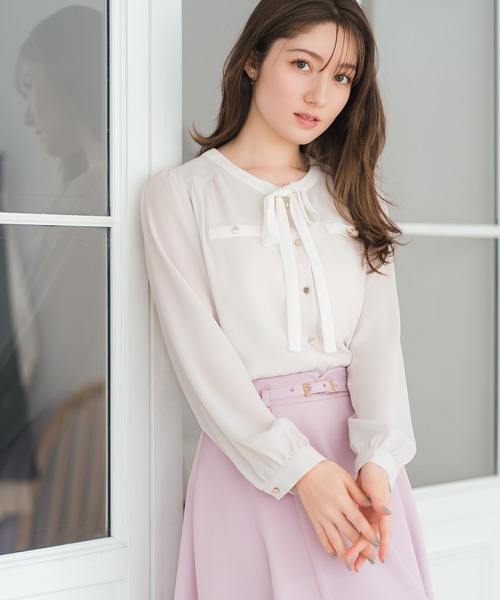 MISCH MASCH(ミッシュマッシュ)の「2026春夏新作 配色リボン長袖ブラウス(シャツ/ブラウス・レディース・ベージュ/ネイビー/ホワイト・フリ-)」の4枚目の写真
