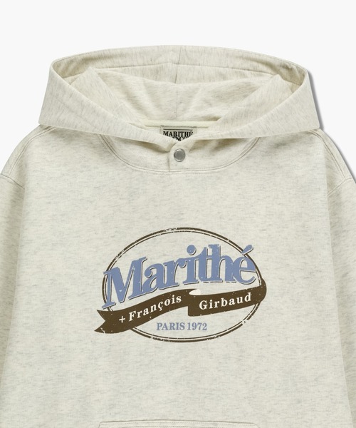 MARITHE + FRANCOIS GIRBAUD(マリテフランソワジルボー)の「VINTAGE STAMP GRAPHIC HOODIE (BRUSHED)(パーカー・レディース・ネイビー/オートミール・X-LARGE/LARGE/MEDIUM/SMALL)」の8枚目の写真