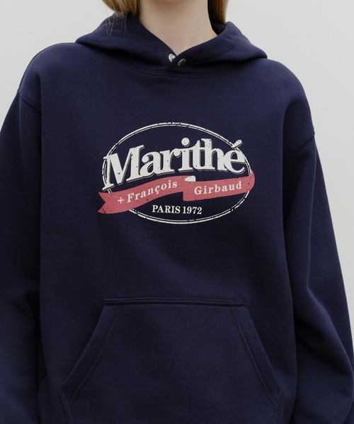 MARITHE + FRANCOIS GIRBAUD(マリテフランソワジルボー)の「VINTAGE STAMP GRAPHIC HOODIE (BRUSHED)(パーカー・レディース・ネイビー/オートミール・X-LARGE/LARGE/MEDIUM/SMALL)」の14枚目の写真