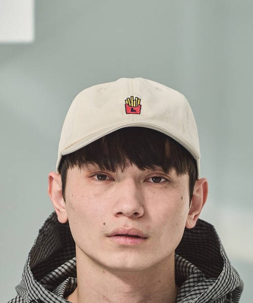 LAKOLE（ラコレ）の「ジャンクフード刺繍キャップ/639393（キャップ・メンズ・グレー/レッド/アイボリー/ブラック・9）」の4枚目の写真