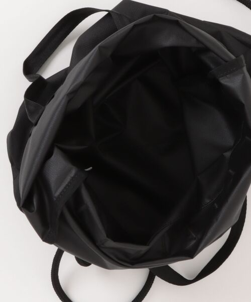 NEW ERA(ニューエラ)の「【NEW ERA/ニューエラ】デイサック 150D ブラック(バックパック/リュック・メンズ・ブラック・FREE)」の4枚目の写真