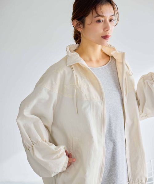 studio CLIP（スタディオクリップ）の「レースシャーリングブルゾン（ブルゾン・レディース・ベージュ/アイボリー・FREE）」の3枚目の写真