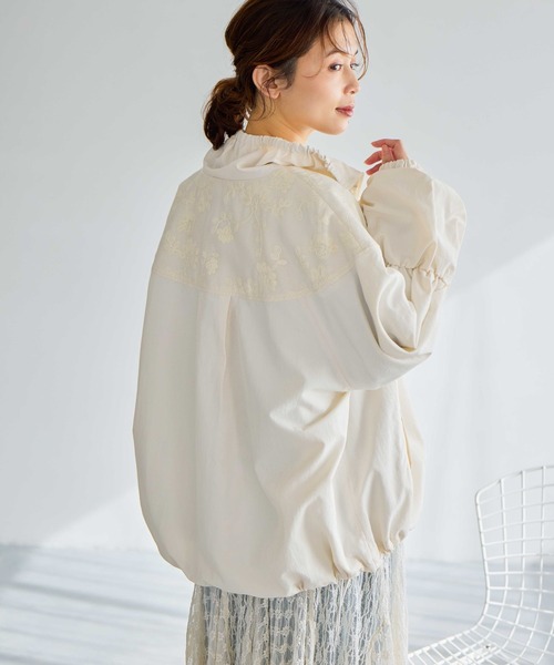 studio CLIP（スタディオクリップ）の「レースシャーリングブルゾン（ブルゾン・レディース・ベージュ/アイボリー・FREE）」の4枚目の写真