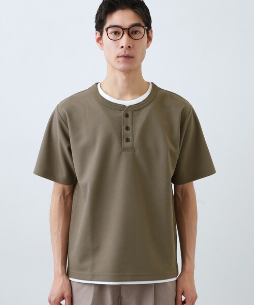 THE SHOP TK （ザ ショップ ティーケー ）の「【1枚でちゃんとして見える】ヘンリーネック レイヤード風 半袖Tシャツ 洗濯機OK（Tシャツ/カットソー・メンズ・オフホワイト/ブラウン系/ブラック/ライトグレー・04/02/03）」の16枚目の写真