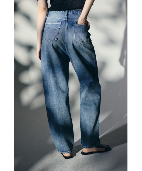 RIM.ARK（リムアーク）の「【PRE ORDER】Hidden detail JEANS ヒドゥン ディテール ジーンズ（デニムパンツ・レディース・ライトブルー/ブルー・36/38）」の4枚目の写真