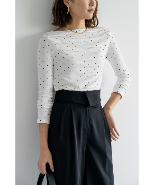 M.deux(エムドゥ)の「ドットオフショルプルオーバー(Tシャツ/カットソー・レディース・ブラック/オフホワイト・MEDIUM)」の2枚目の写真