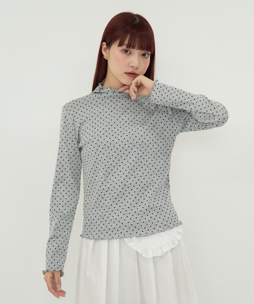 Uenui(ウニュイ)の「スカラップネック・ドット柄リブニットトップス(Tシャツ/カットソー・レディース・ライトブルー/グレー/ホワイト・FREE)」の3枚目の写真