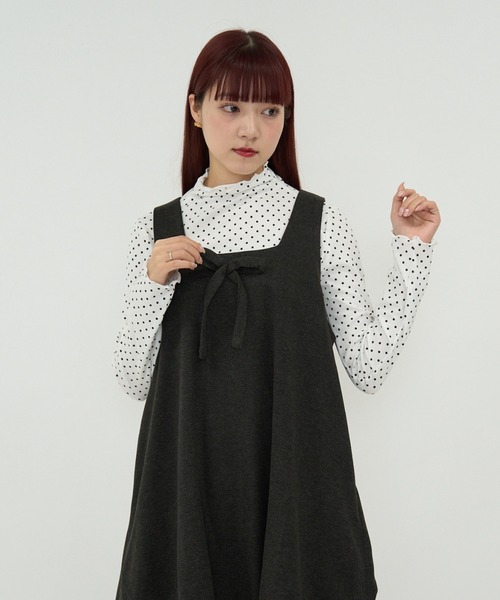 Uenui(ウニュイ)の「スカラップネック・ドット柄リブニットトップス(Tシャツ/カットソー・レディース・ライトブルー/グレー/ホワイト・FREE)」の2枚目の写真