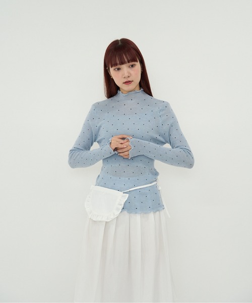 Uenui(ウニュイ)の「スカラップネック・ドット柄リブニットトップス(Tシャツ/カットソー・レディース・ライトブルー/グレー/ホワイト・FREE)」の4枚目の写真