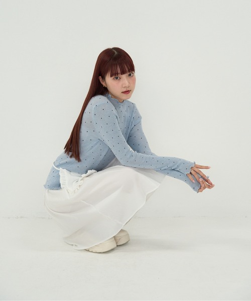 Uenui(ウニュイ)の「スカラップネック・ドット柄リブニットトップス(Tシャツ/カットソー・レディース・ライトブルー/グレー/ホワイト・FREE)」の11枚目の写真