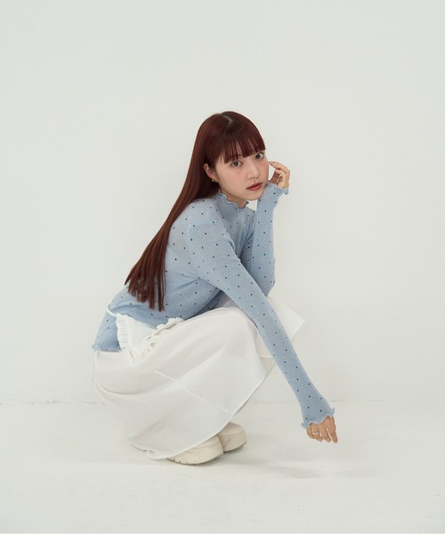 Uenui(ウニュイ)の「スカラップネック・ドット柄リブニットトップス(Tシャツ/カットソー・レディース・ライトブルー/グレー/ホワイト・FREE)」の13枚目の写真