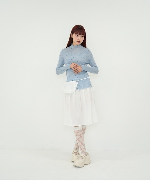 Uenui(ウニュイ)の「スカラップネック・ドット柄リブニットトップス(Tシャツ/カットソー・レディース・ライトブルー/グレー/ホワイト・FREE)」の15枚目の写真