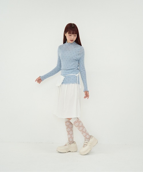 Uenui(ウニュイ)の「スカラップネック・ドット柄リブニットトップス(Tシャツ/カットソー・レディース・ライトブルー/グレー/ホワイト・FREE)」の17枚目の写真