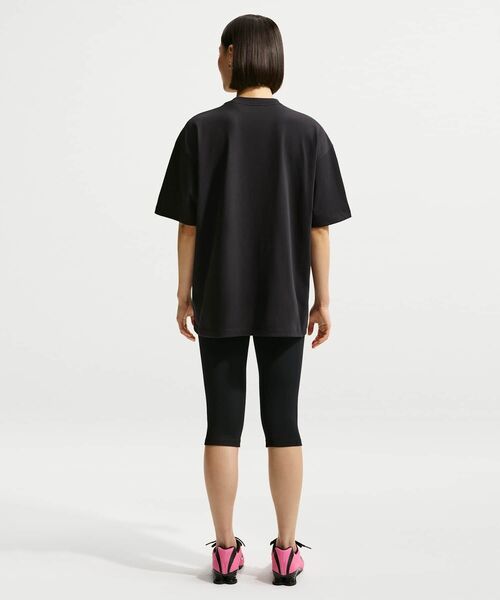 NIKE(ナイキ)の「ナイキ スポーツウェア クラシック ウィメンズ オーバーサイズド Tシャツ / Nike Sportswear Classic Women's Oversized T-Shirt IR7849-010 Black(Tシャツ/カットソー・レディース・ブラック・S/XS/L/M/XL)」の6枚目の写真