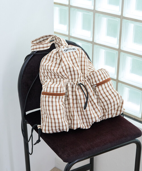 FREAK'S STORE（フリークスストア）の「限定展開 OUTDOOR PRODUCTS × FREAK'S STORE/アウトドアプロダクツ 別注 チェック ポケット ナップサック（バックパック/リュック・レディース・ブラウン/ネイビー/ブラック・ONE SIZE）」の8枚目の写真