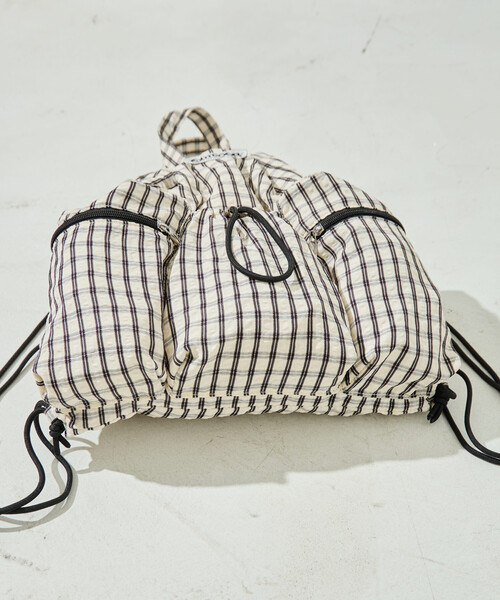 FREAK'S STORE（フリークスストア）の「限定展開 OUTDOOR PRODUCTS × FREAK'S STORE/アウトドアプロダクツ 別注 チェック ポケット ナップサック（バックパック/リュック・レディース・ブラウン/ネイビー/ブラック・ONE SIZE）」の18枚目の写真