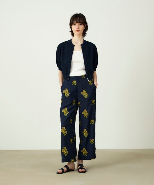 SOULEIADO(ソレイアード)の「カットジャカード タックストレートパンツ(その他パンツ・レディース・ネイビー・36/34)」の2枚目の写真