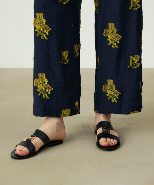 SOULEIADO(ソレイアード)の「カットジャカード タックストレートパンツ(その他パンツ・レディース・ネイビー・36/34)」の9枚目の写真