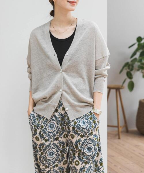 URBAN RESEARCH DOORS（アーバンリサーチドアーズ）の「リネンVネックカーディガン（カーディガン/ボレロ・レディース・ライトベージュ/ライトグレー/ベージュ系その他・FREE）」の20枚目の写真