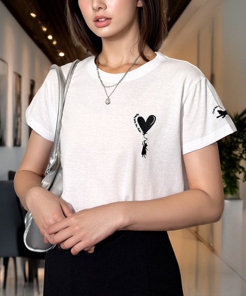 Candlestick（キャンドルスティック）の「飛ばされる子猫追うママネコ刺繍 コンパクトTシャツ（Tシャツ/カットソー・レディース・ホワイト/ブラック/スミクロ・FREE）」の7枚目の写真