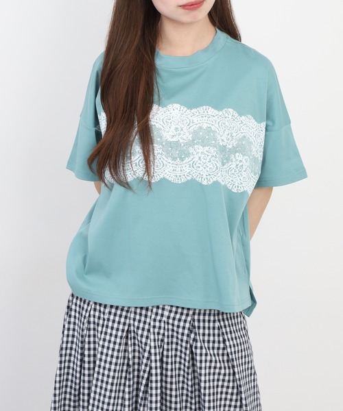 EGLANTINE(エグランティーヌ)の「EGLANTINE レース柄プリント半袖Tシャツ 日本製 ローズペトール(Tシャツ/カットソー・レディース・グレイッシュベージュ/サーモンピンク/ブラック/シルバーグレー/ブルーグリーン・38)」の4枚目の写真