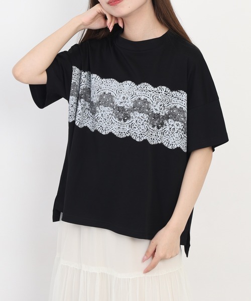 EGLANTINE(エグランティーヌ)の「EGLANTINE レース柄プリント半袖Tシャツ 日本製 ローズペトール(Tシャツ/カットソー・レディース・グレイッシュベージュ/サーモンピンク/ブラック/シルバーグレー/ブルーグリーン・38)」の2枚目の写真