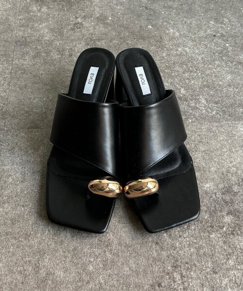 DouDou(ドゥドゥ)の「【WEB限定】GOLDトングミュールサンダル(その他シューズ・レディース・ブラウン/ブラック・MEDIUM/LARGE/SMALL)」の5枚目の写真